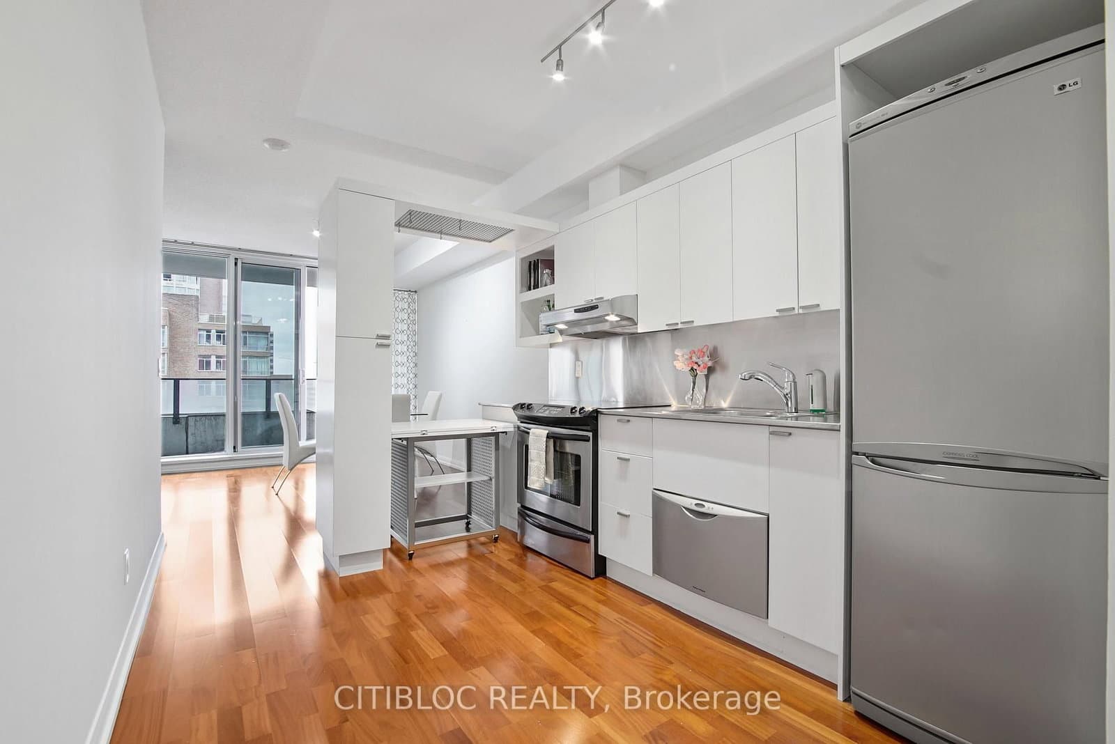 111 Elizabeth Street, Unit 1622 thumbnail 2