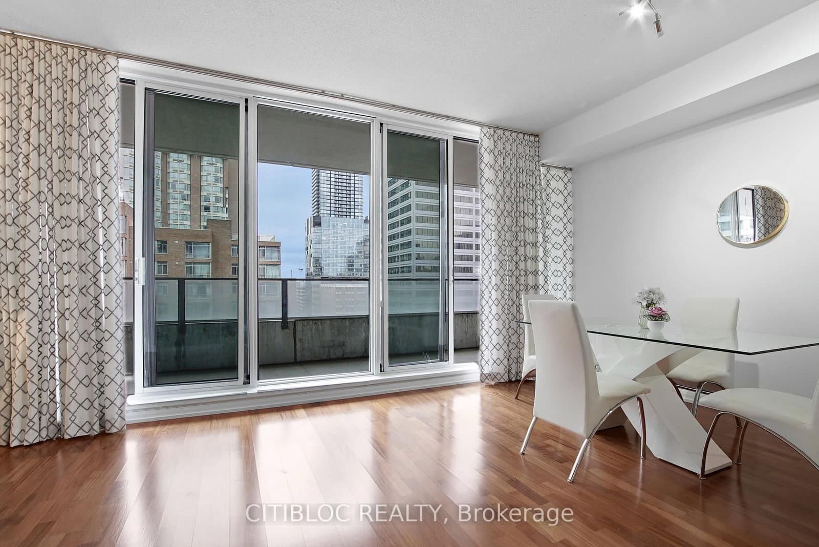 111 Elizabeth Street, Unit 1622 thumbnail 21