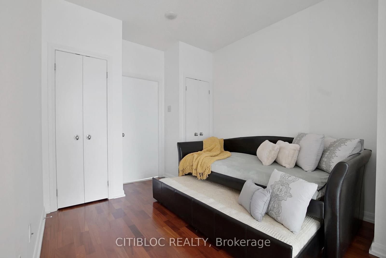 111 Elizabeth Street, Unit 1622 thumbnail 22