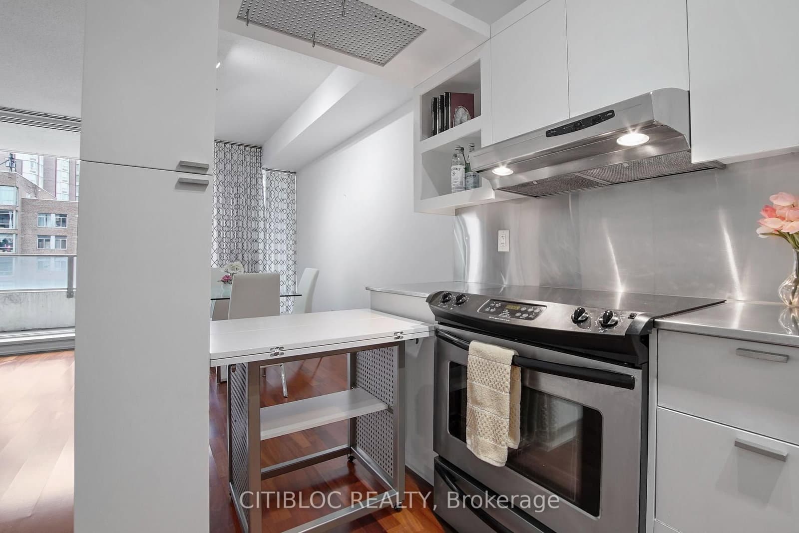 111 Elizabeth Street, Unit 1622 thumbnail 4