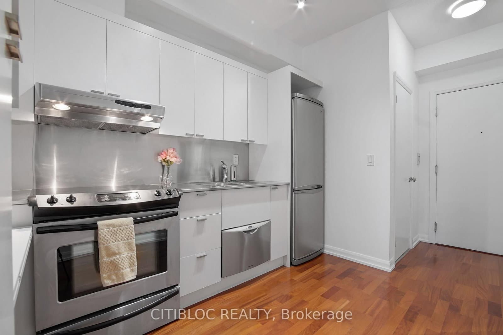 111 Elizabeth Street, Unit 1622 thumbnail 5