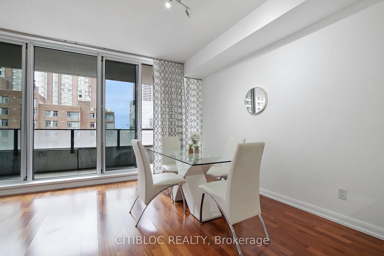 111 Elizabeth Street, Unit 1622 thumbnail 6