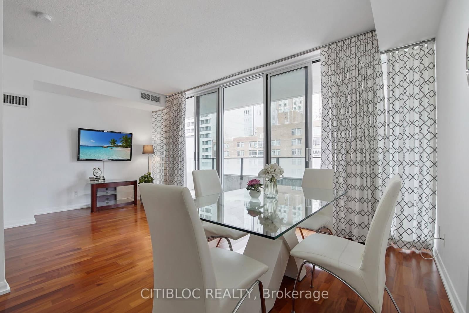 111 Elizabeth Street, Unit 1622 thumbnail 7