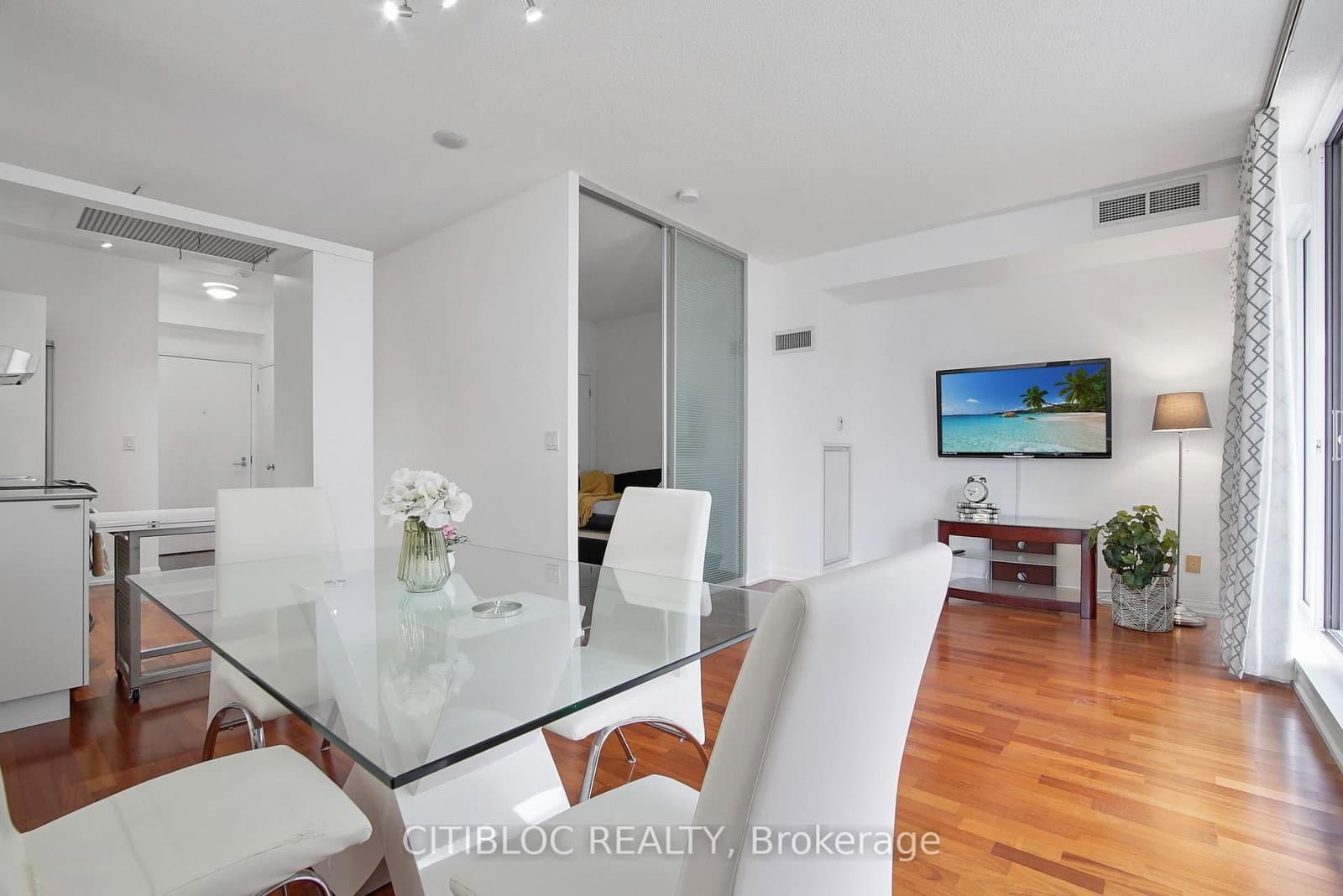 111 Elizabeth Street, Unit 1622 thumbnail 8