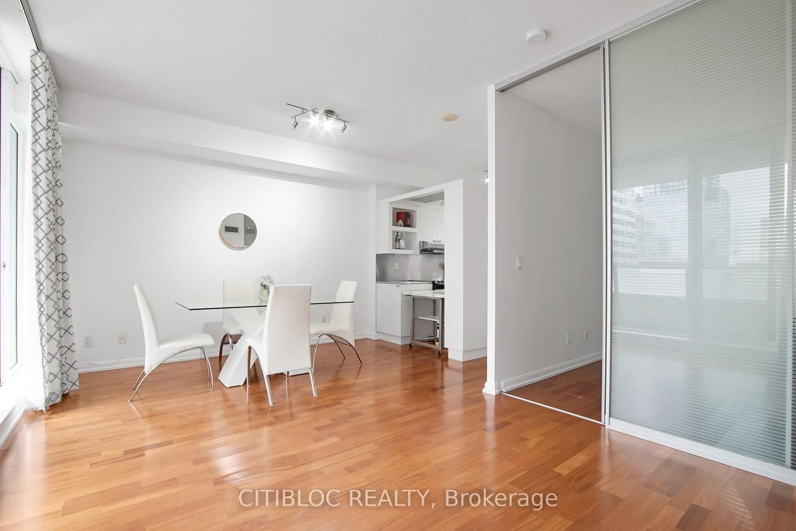 111 Elizabeth Street, Unit 1622 thumbnail 9