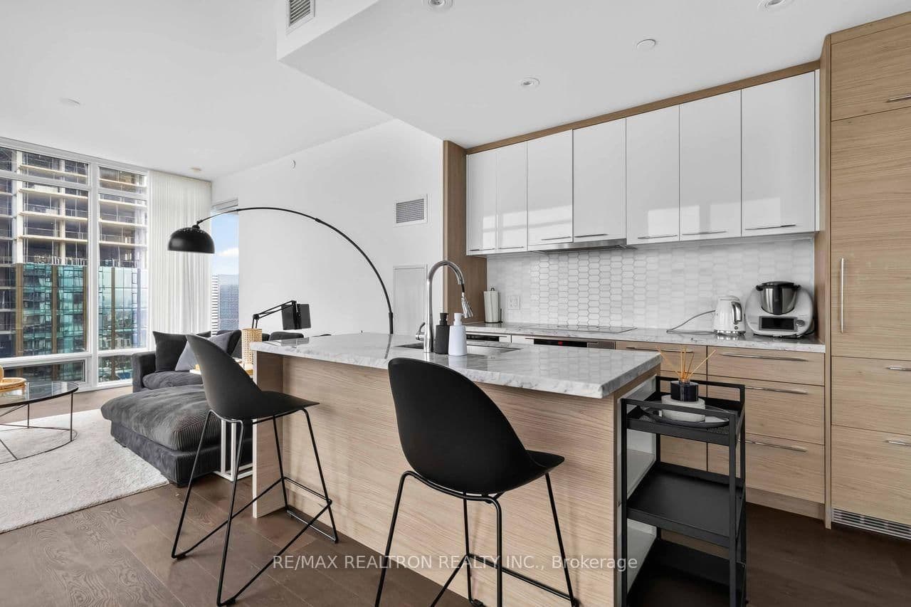 488 University Avenue, Unit 2802 thumbnail 10
