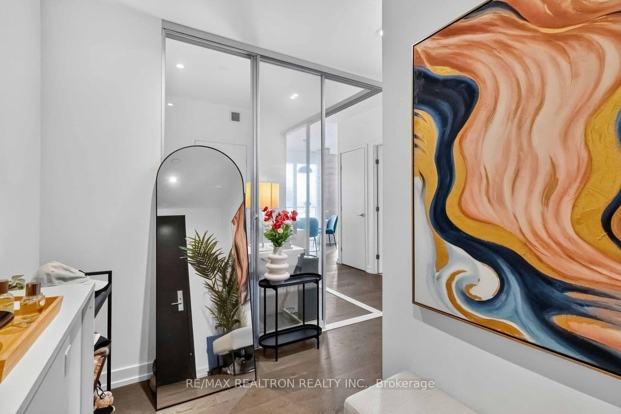 488 University Avenue, Unit 2802 thumbnail 2
