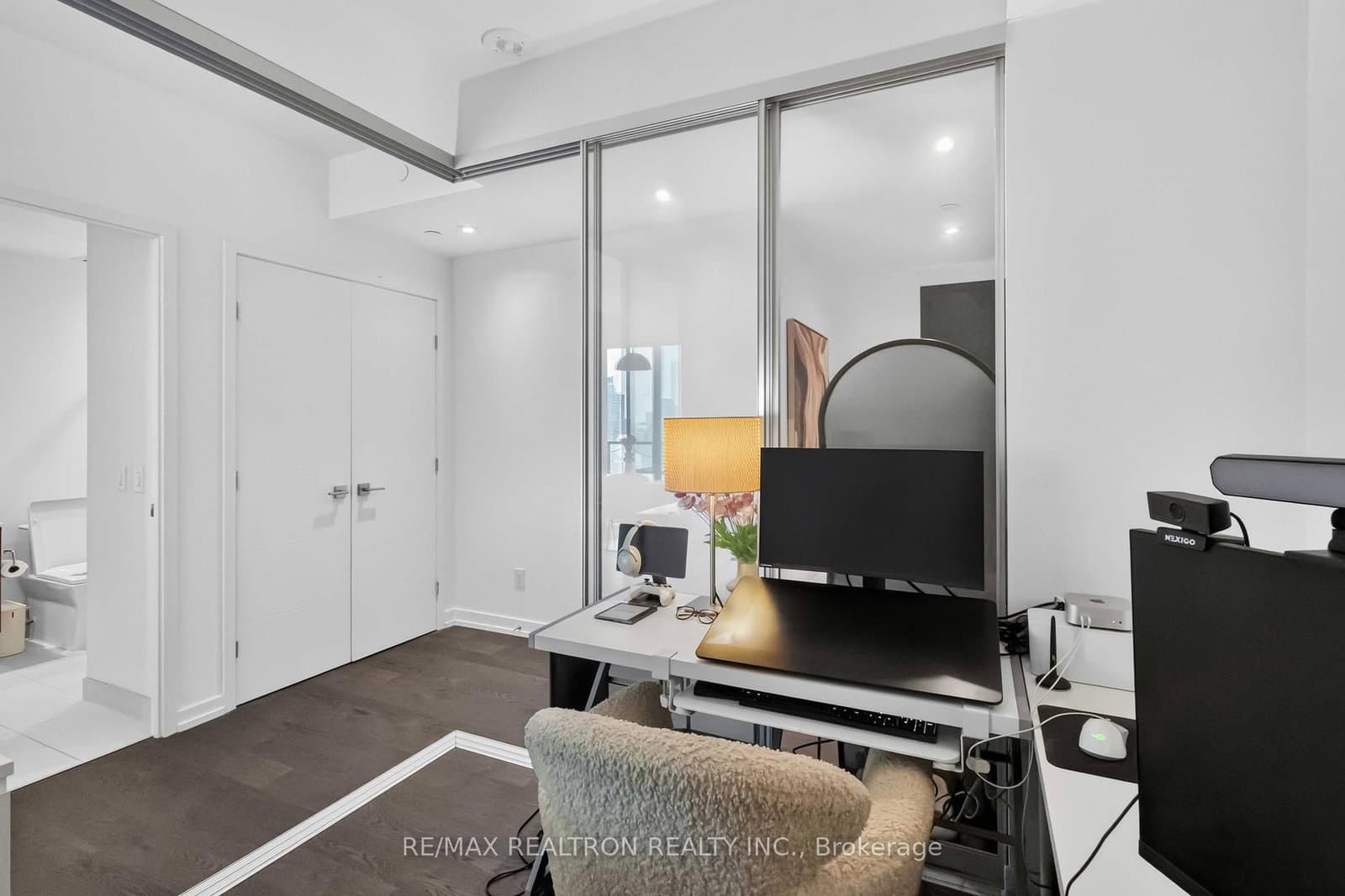 488 University Avenue, Unit 2802 thumbnail 3