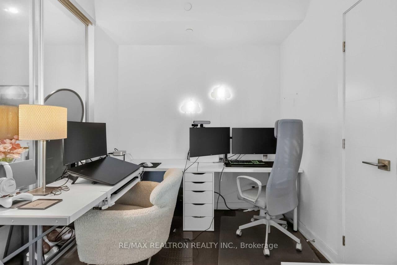 488 University Avenue, Unit 2802 thumbnail 4