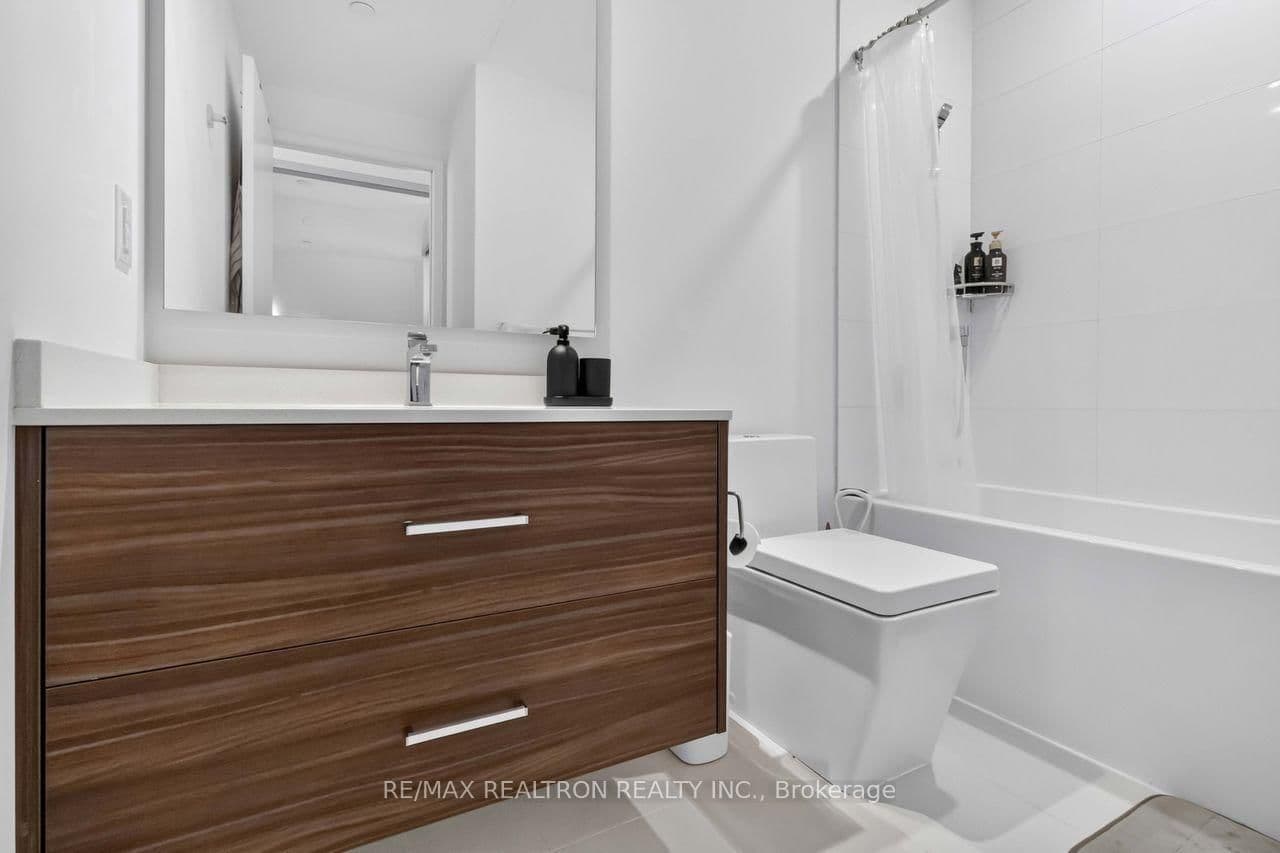 488 University Avenue, Unit 2802 thumbnail 6