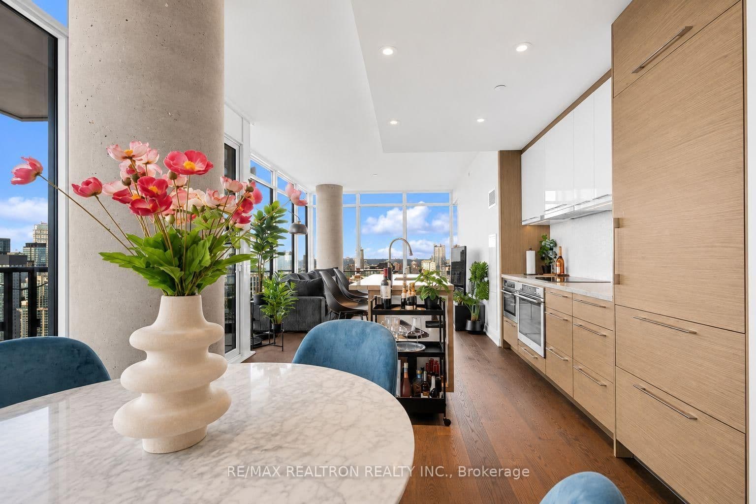 488 University Avenue, Unit 2802 thumbnail 8