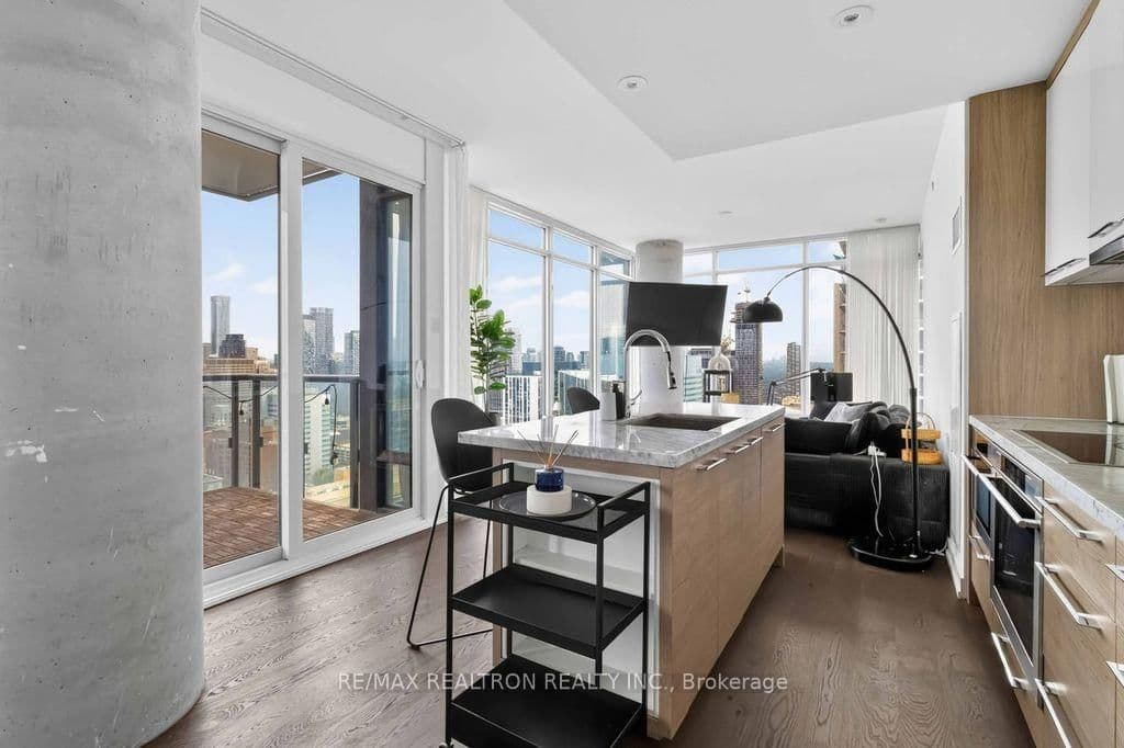 488 University Avenue, Unit 2802 thumbnail 9