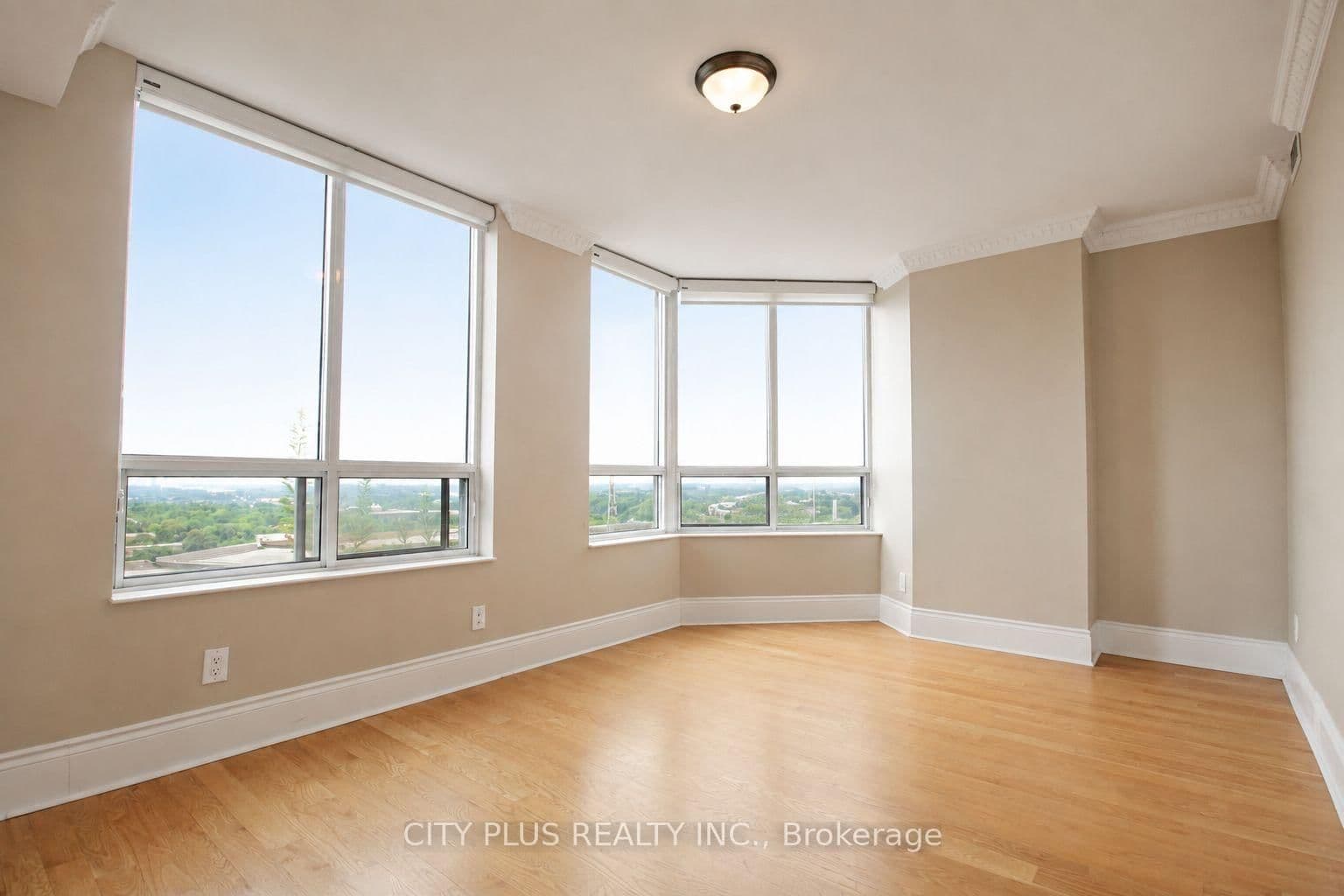 80 Harrison Garden Boulevard, Unit 1521 thumbnail 16