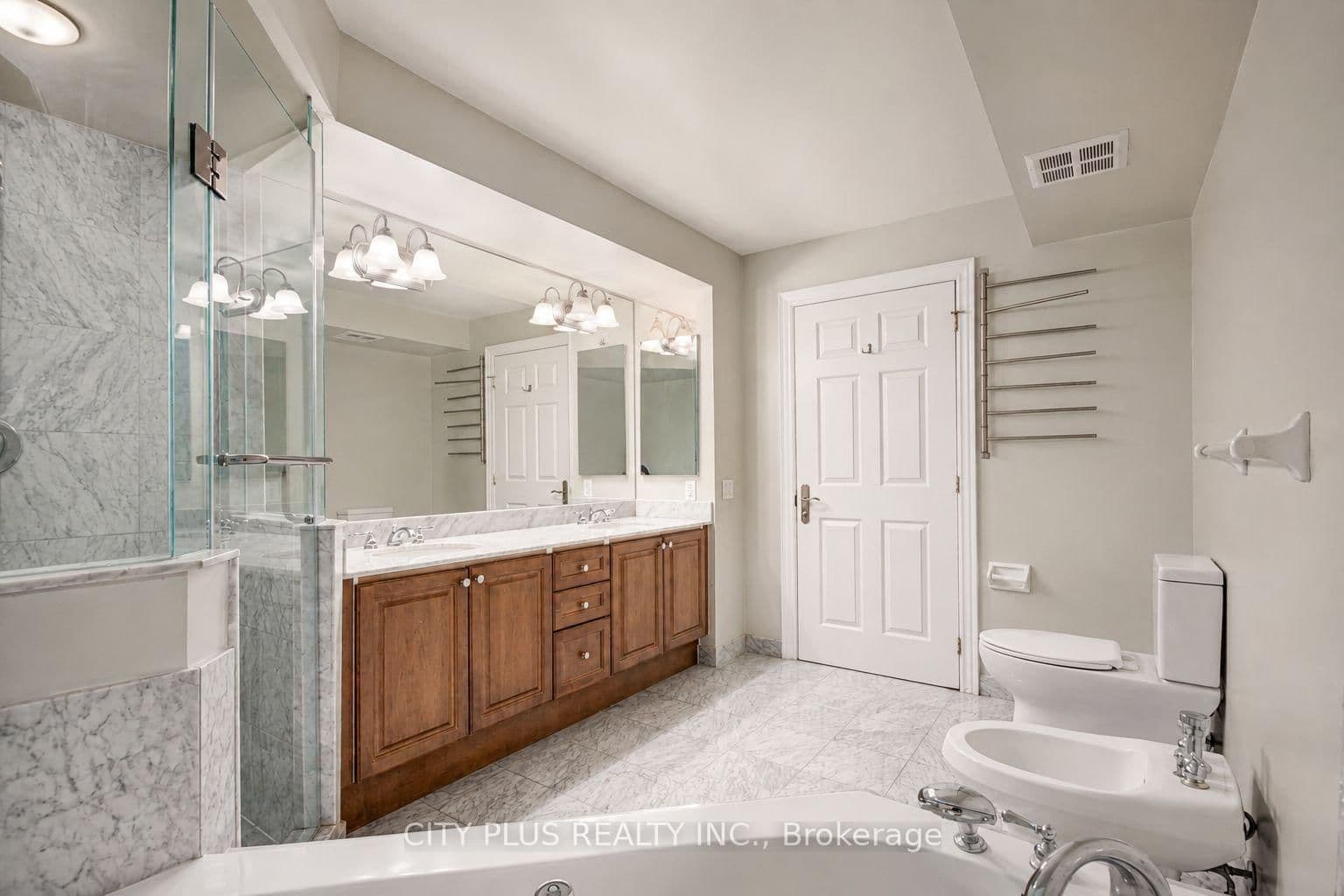 80 Harrison Garden Boulevard, Unit 1521 thumbnail 20