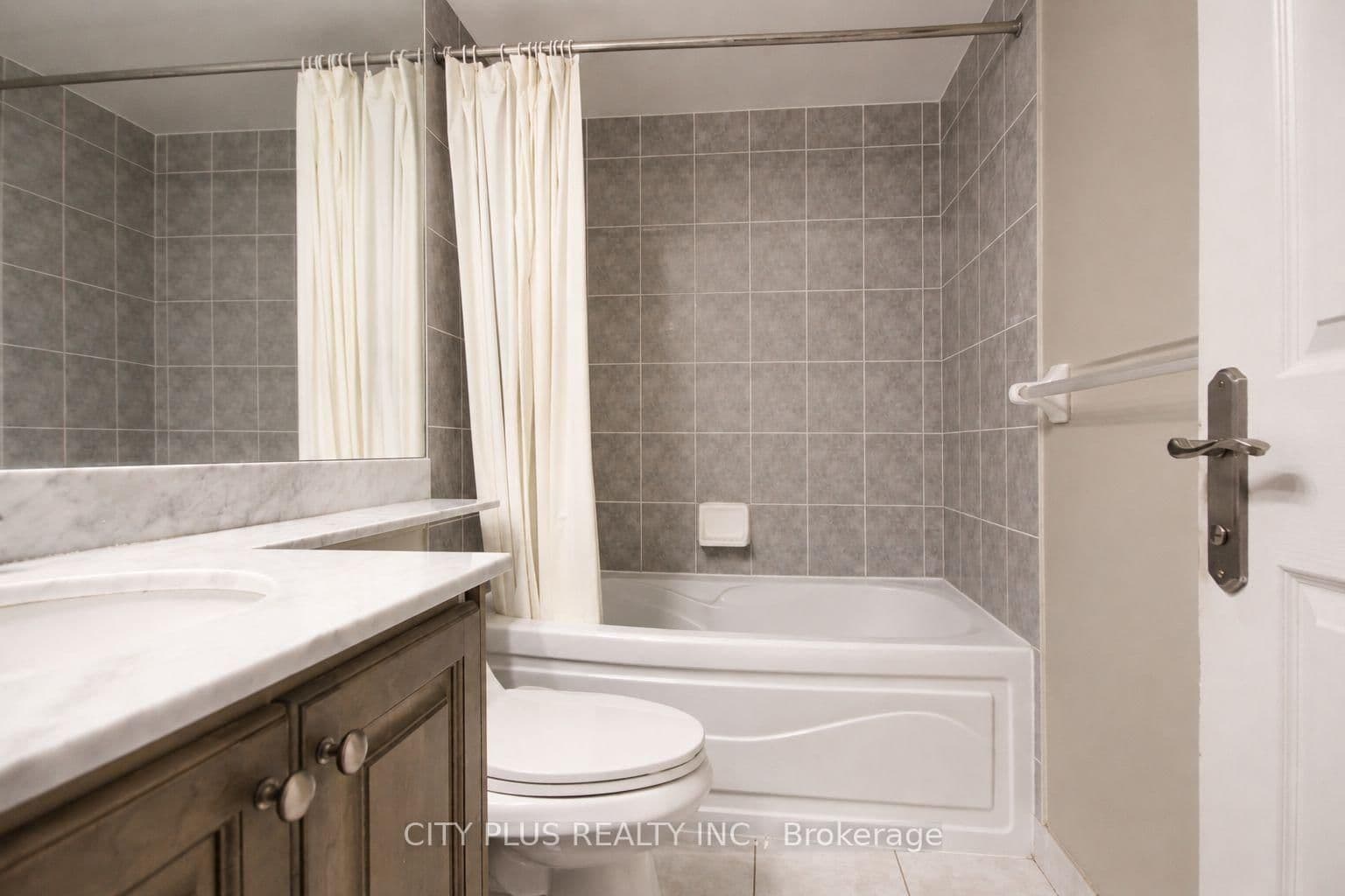 80 Harrison Garden Boulevard, Unit 1521 thumbnail 24