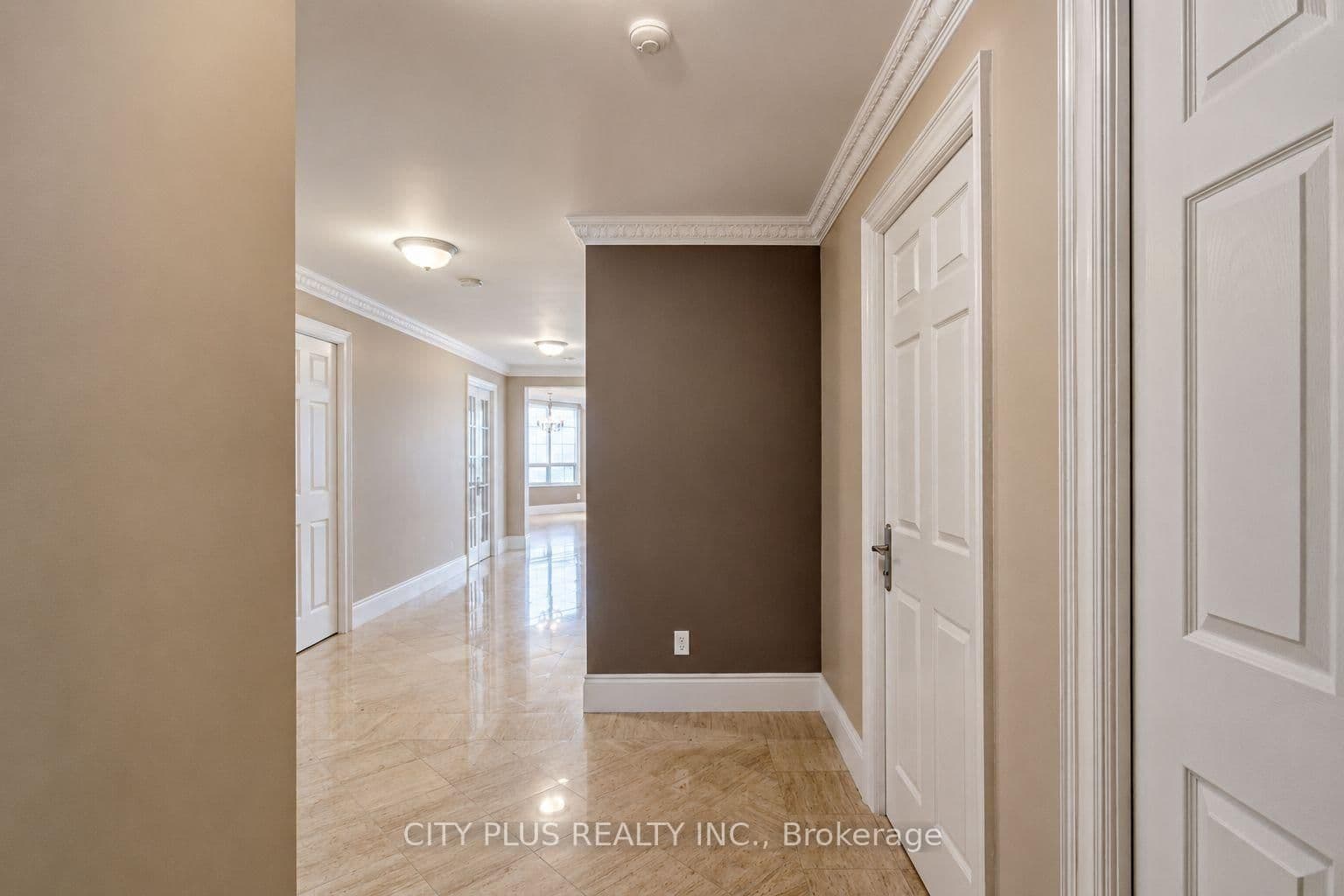 80 Harrison Garden Boulevard, Unit 1521 thumbnail 3