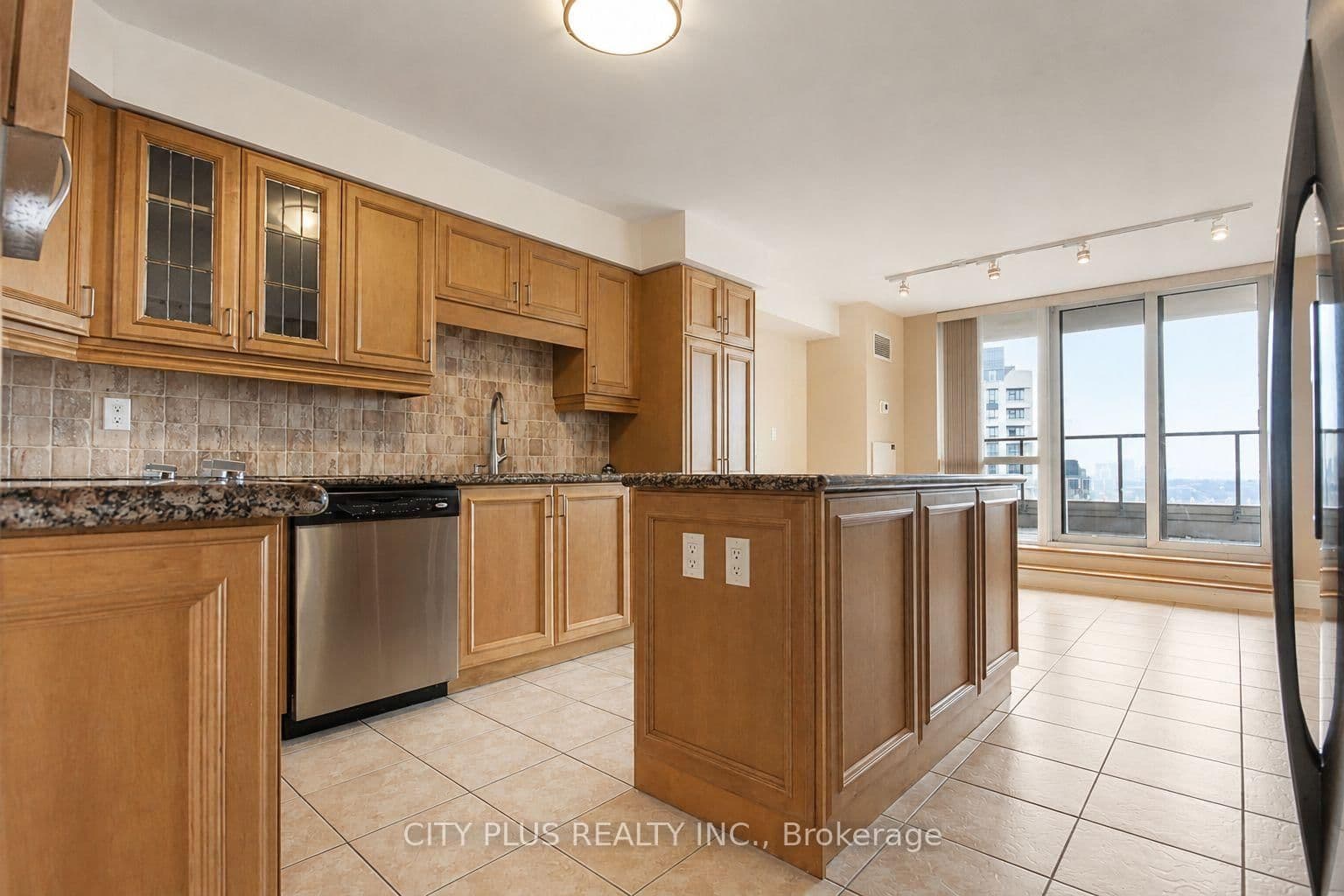 80 Harrison Garden Boulevard, Unit 1521 thumbnail 5