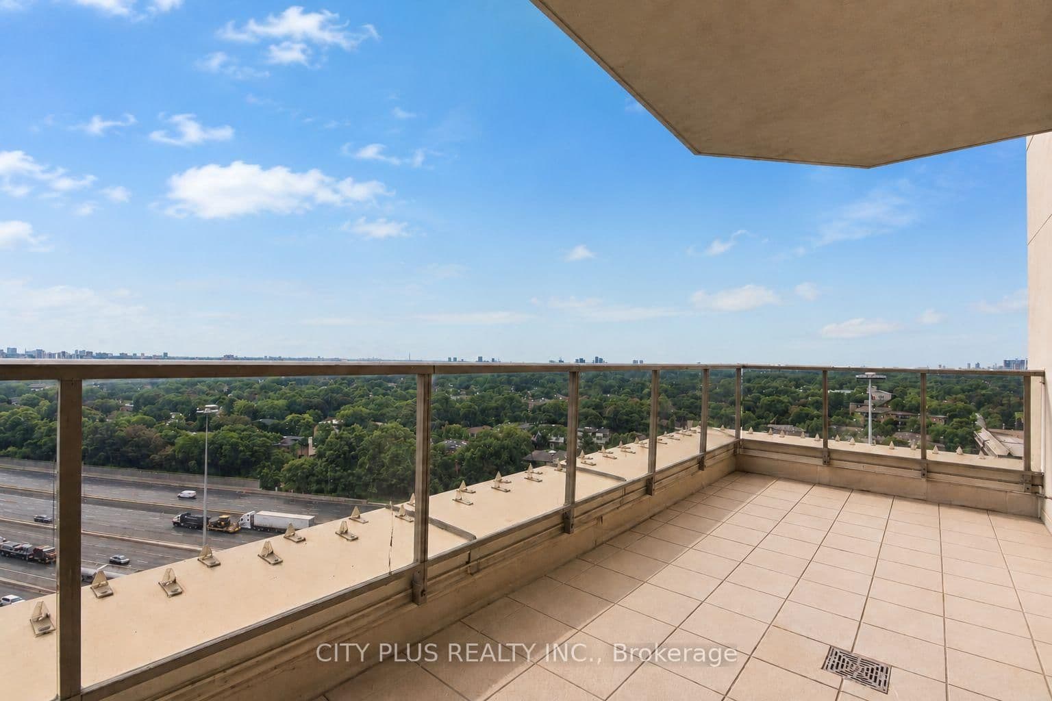 80 Harrison Garden Boulevard, Unit 1521 thumbnail 6