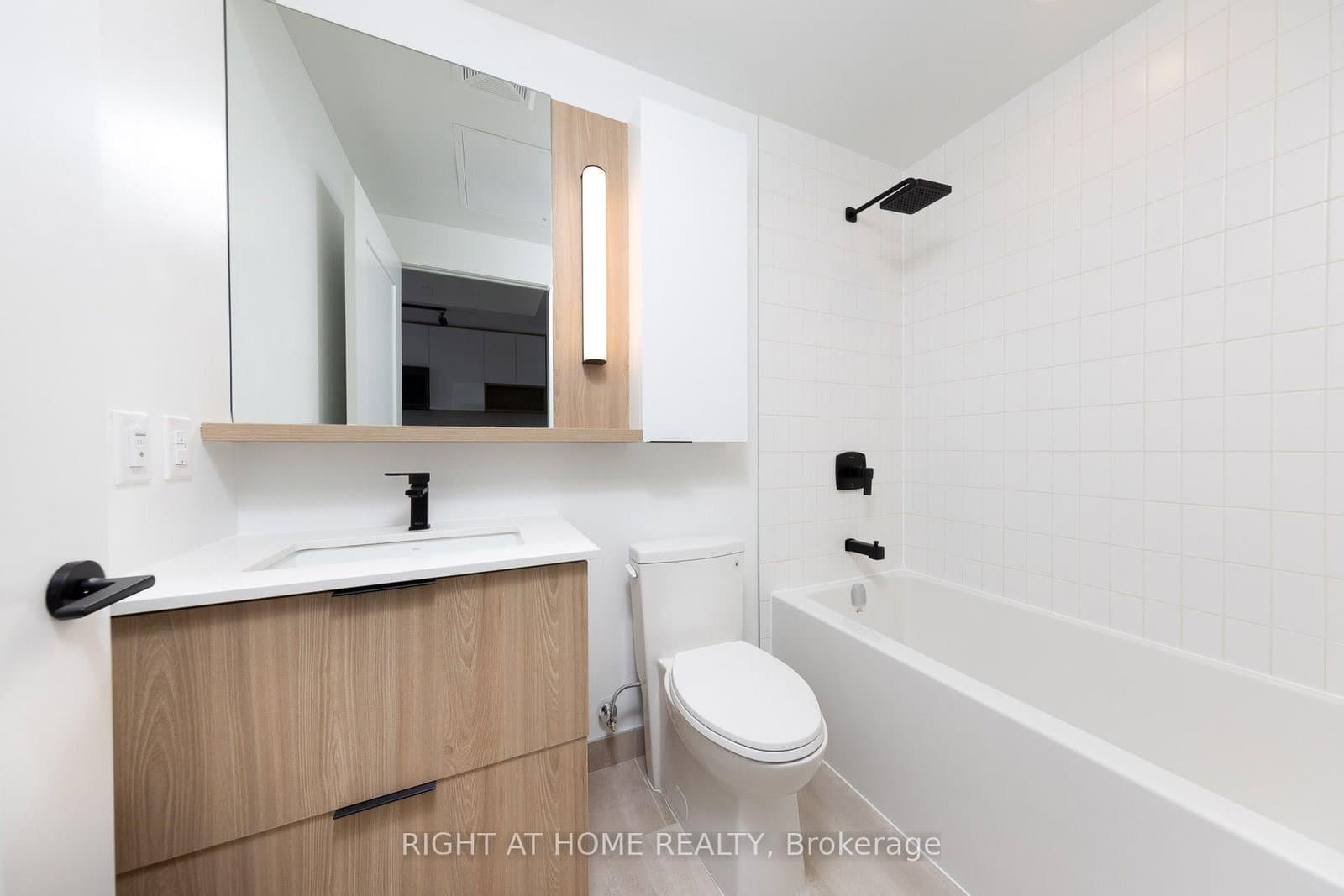 5 DEFRIES Street, Unit 2211 thumbnail 8