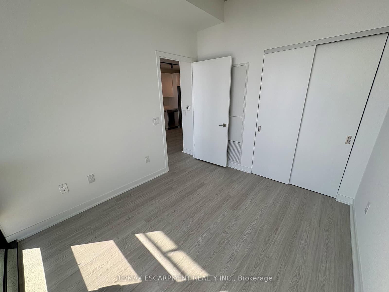 284 King Street E, Unit 2703 thumbnail 11