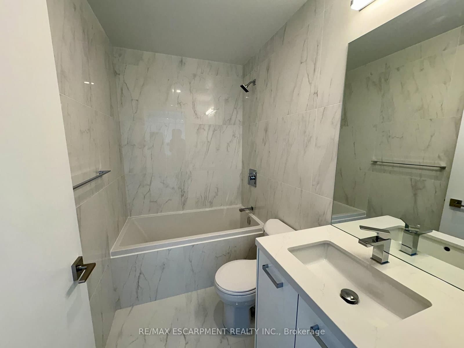284 King Street E, Unit 2703 thumbnail 2