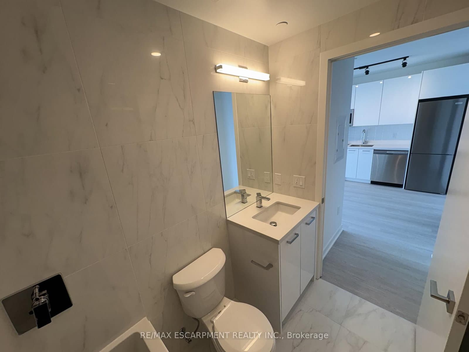 284 King Street E, Unit 2703 thumbnail 3