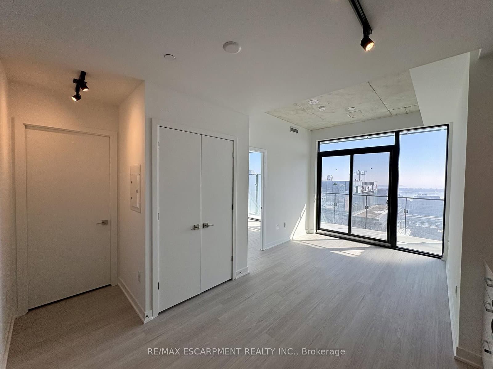 284 King Street E, Unit 2703 thumbnail 7