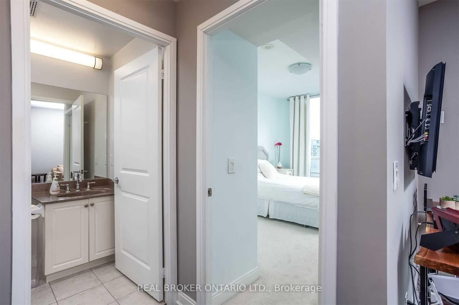 88 Broadway Avenue, Unit 1304 thumbnail 9