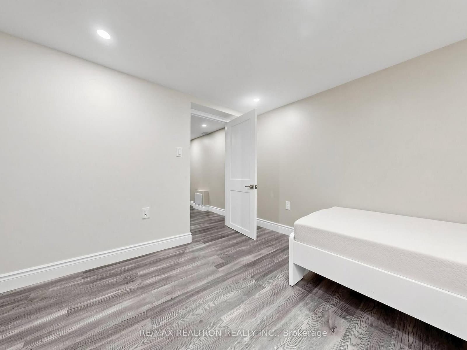 56 Ternhill Crescent thumbnail 34