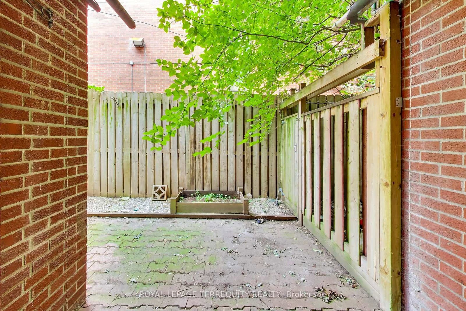 17 Pembroke Street, Unit 15 thumbnail 23