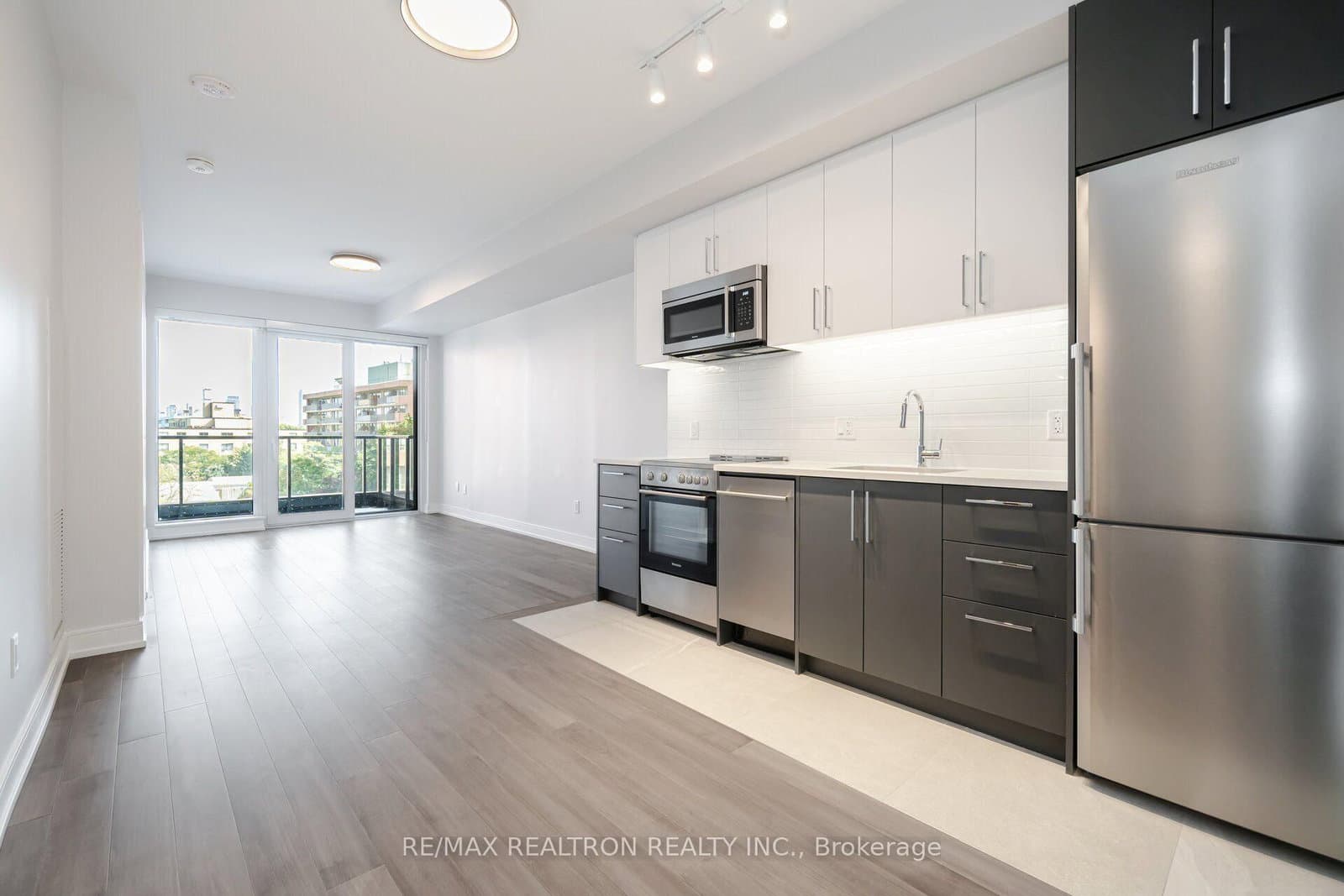 2525 Bathurst Street, Unit 402 thumbnail 2