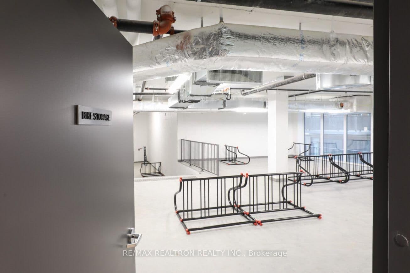 2525 Bathurst Street, Unit 402 thumbnail 23