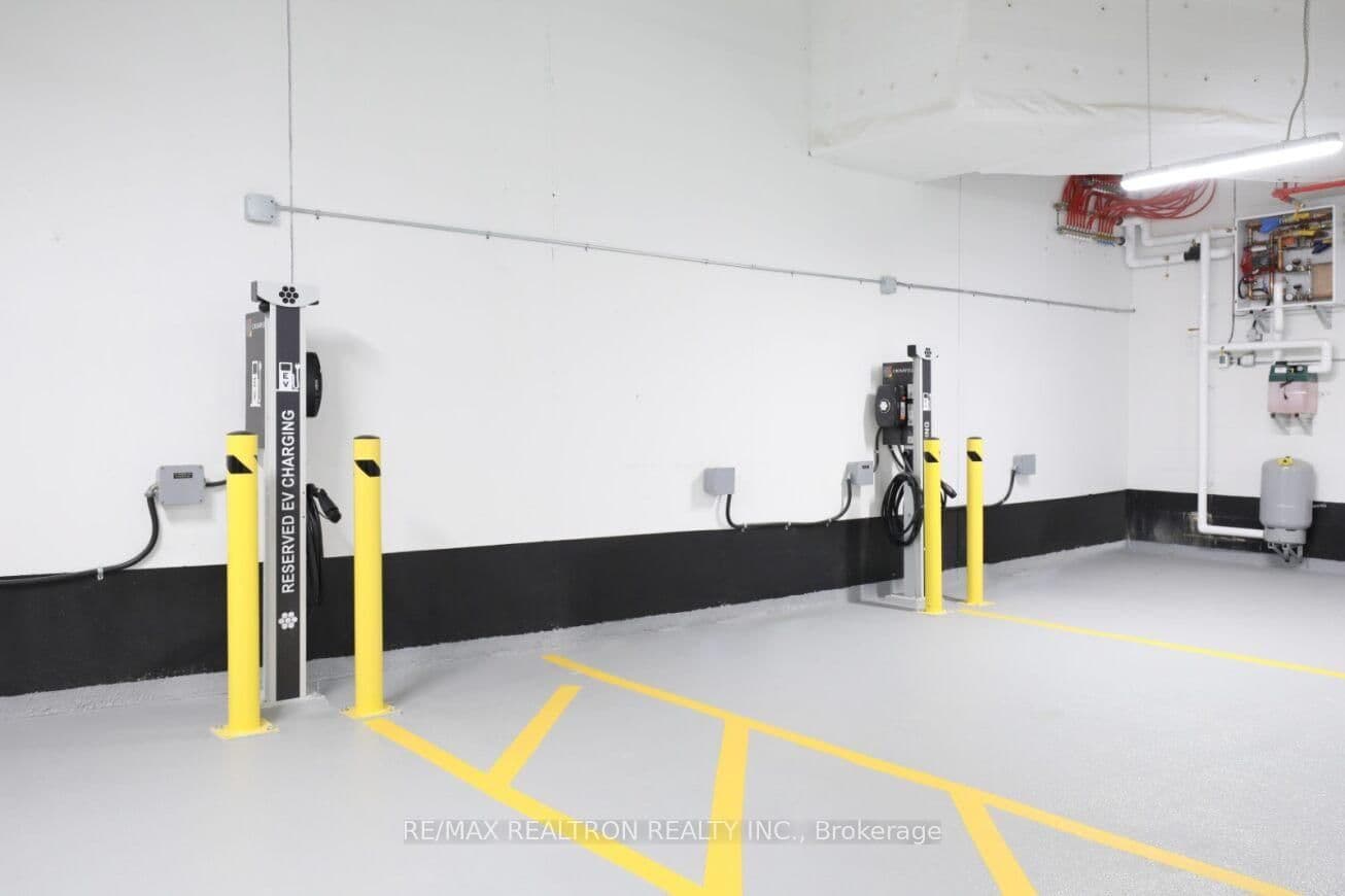 2525 Bathurst Street, Unit 402 thumbnail 25