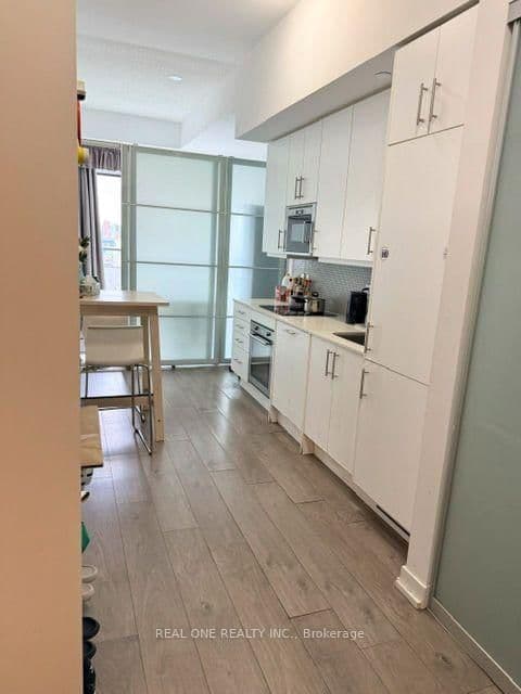 297 College Street, Unit 716 thumbnail 3