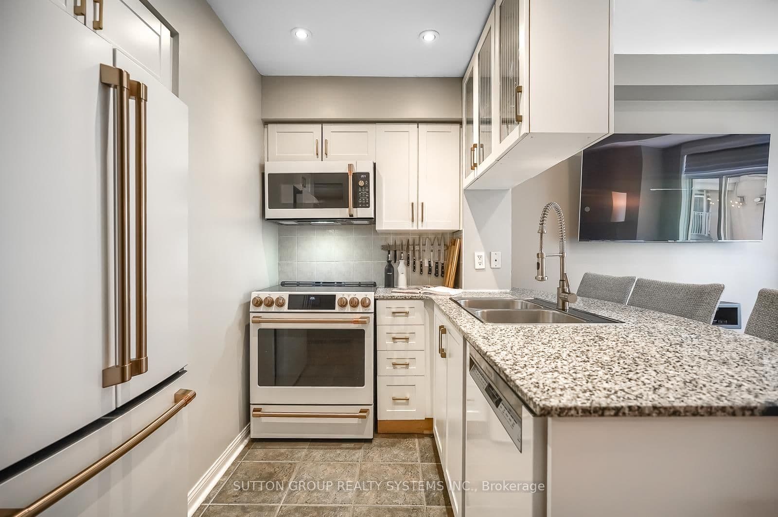 32 Stadium Road, Unit 323 thumbnail 15