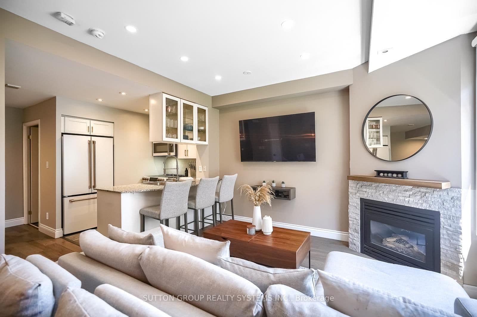 32 Stadium Road, Unit 323 thumbnail 3