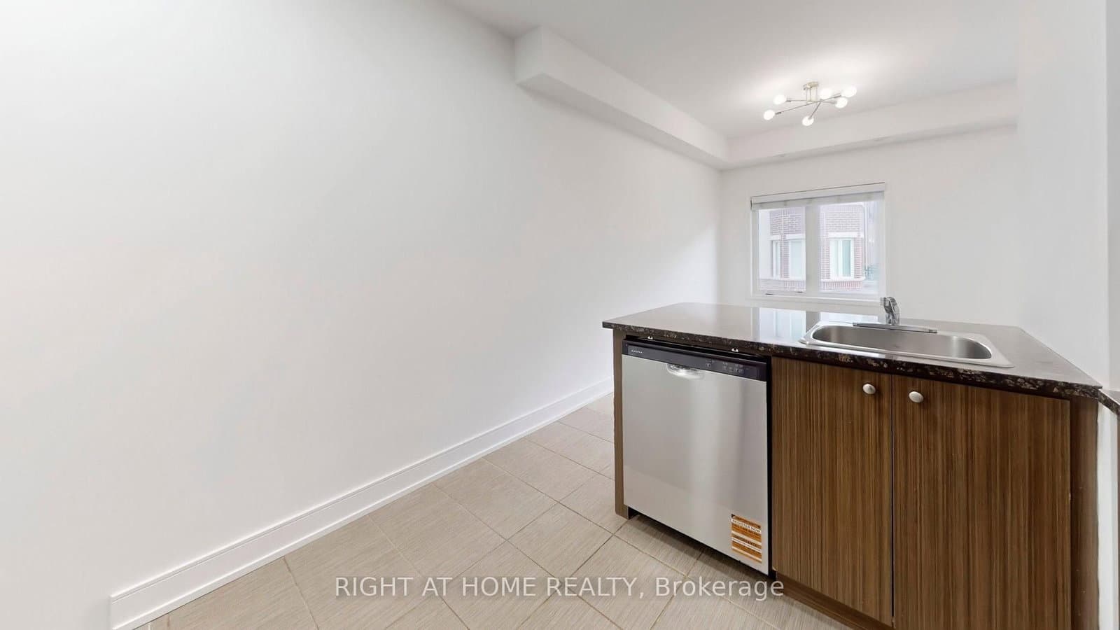 19 Coneflower Crescent, Unit 258 thumbnail 10