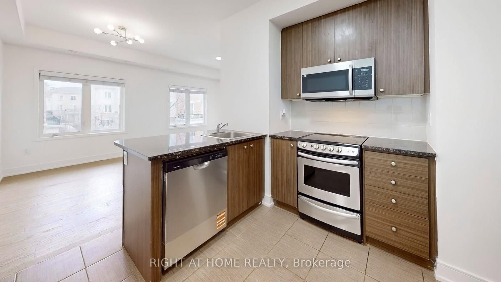 19 Coneflower Crescent, Unit 258 thumbnail 9
