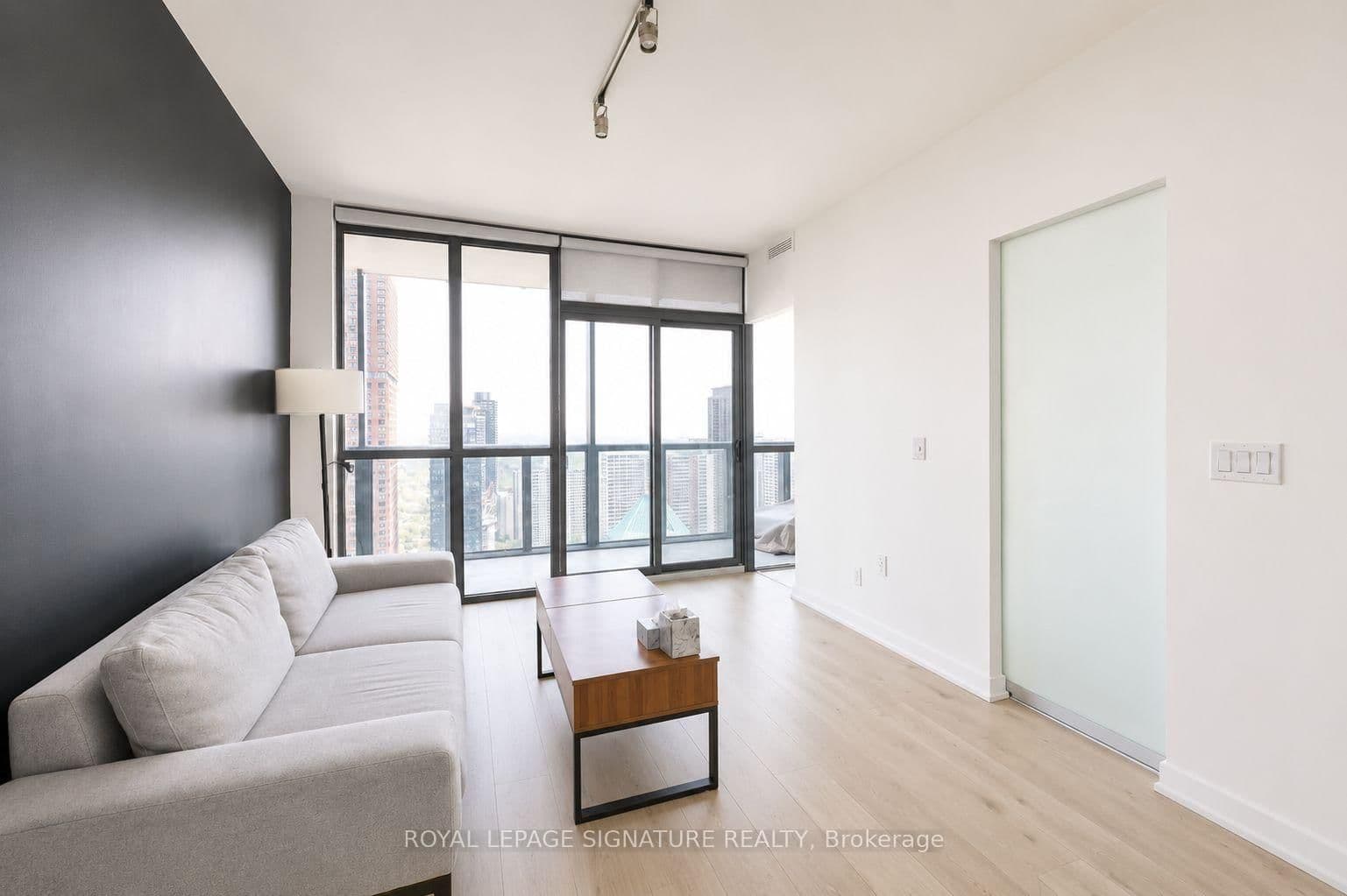 110 Charles Street E thumbnail 12
