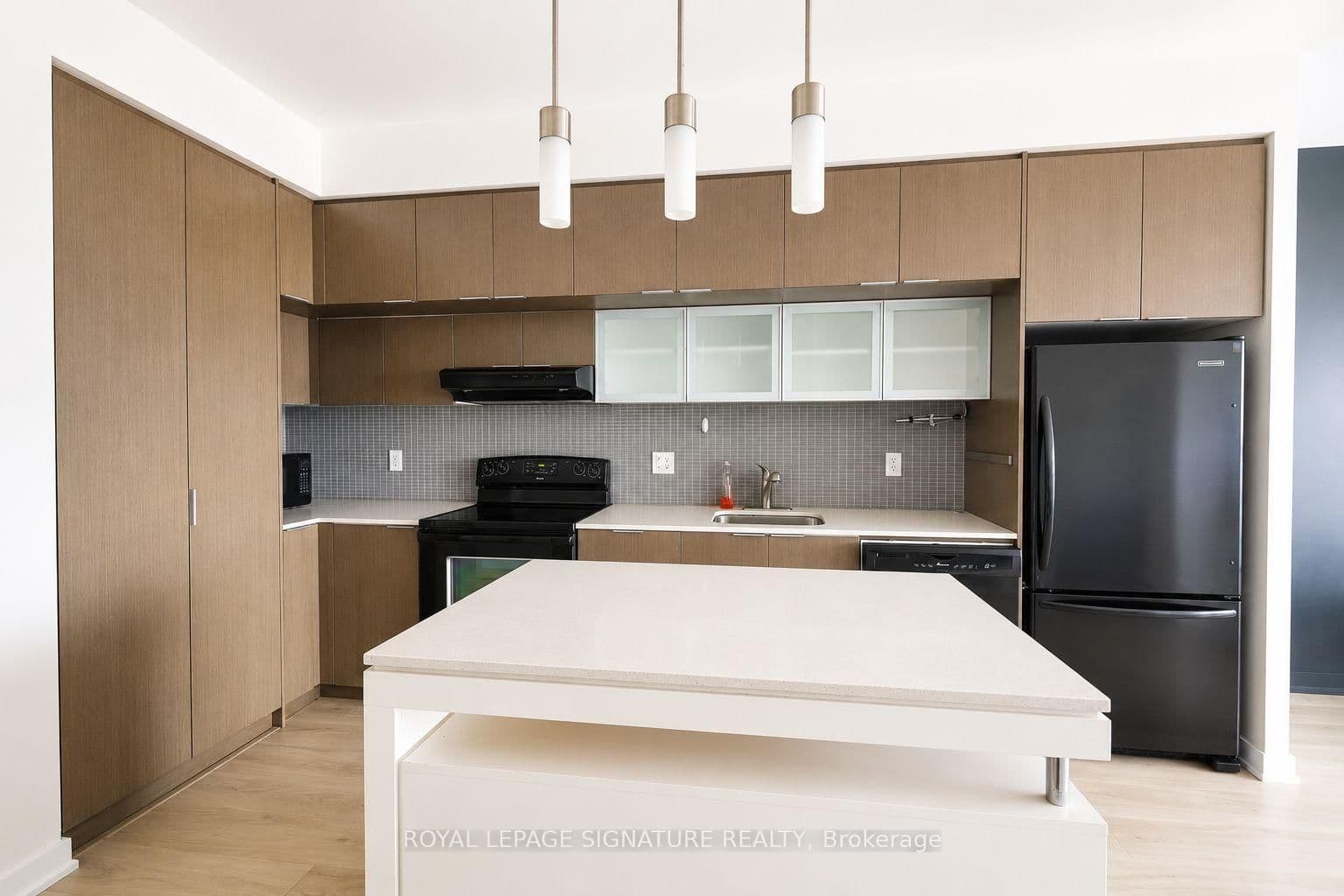 110 Charles Street E thumbnail 2
