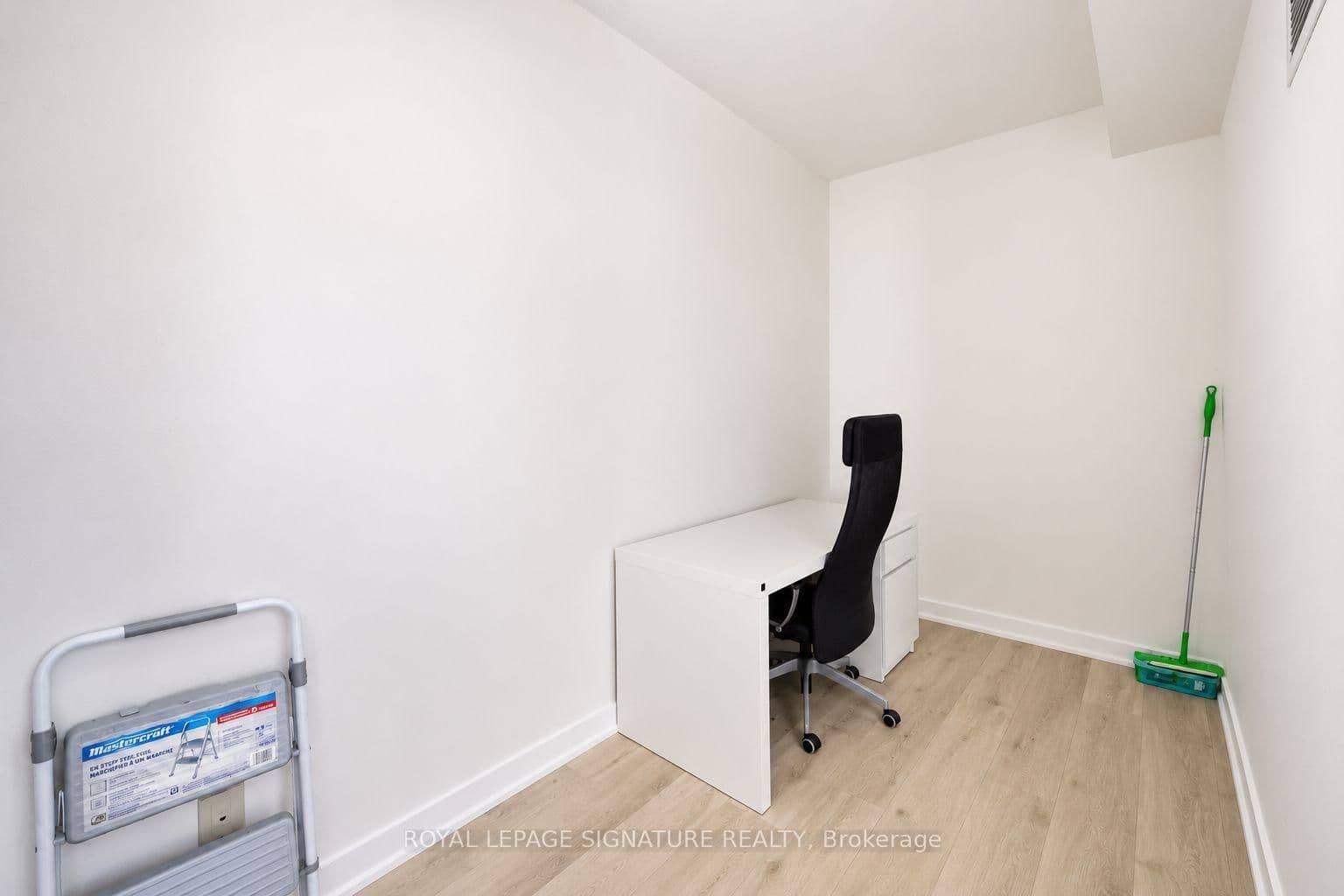 110 Charles Street E thumbnail 6