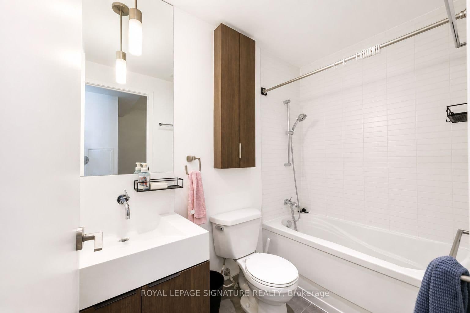 110 Charles Street E thumbnail 7