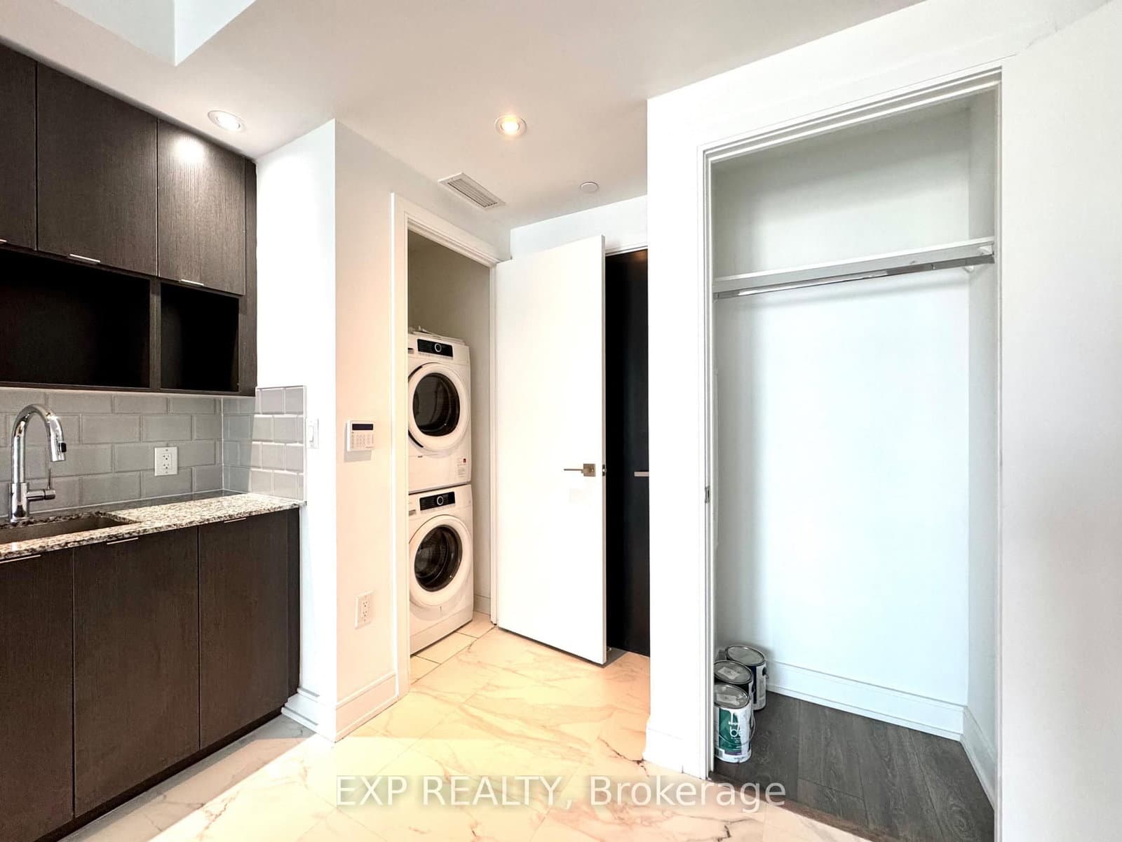 89 McGill Street, Unit 2704 thumbnail 9