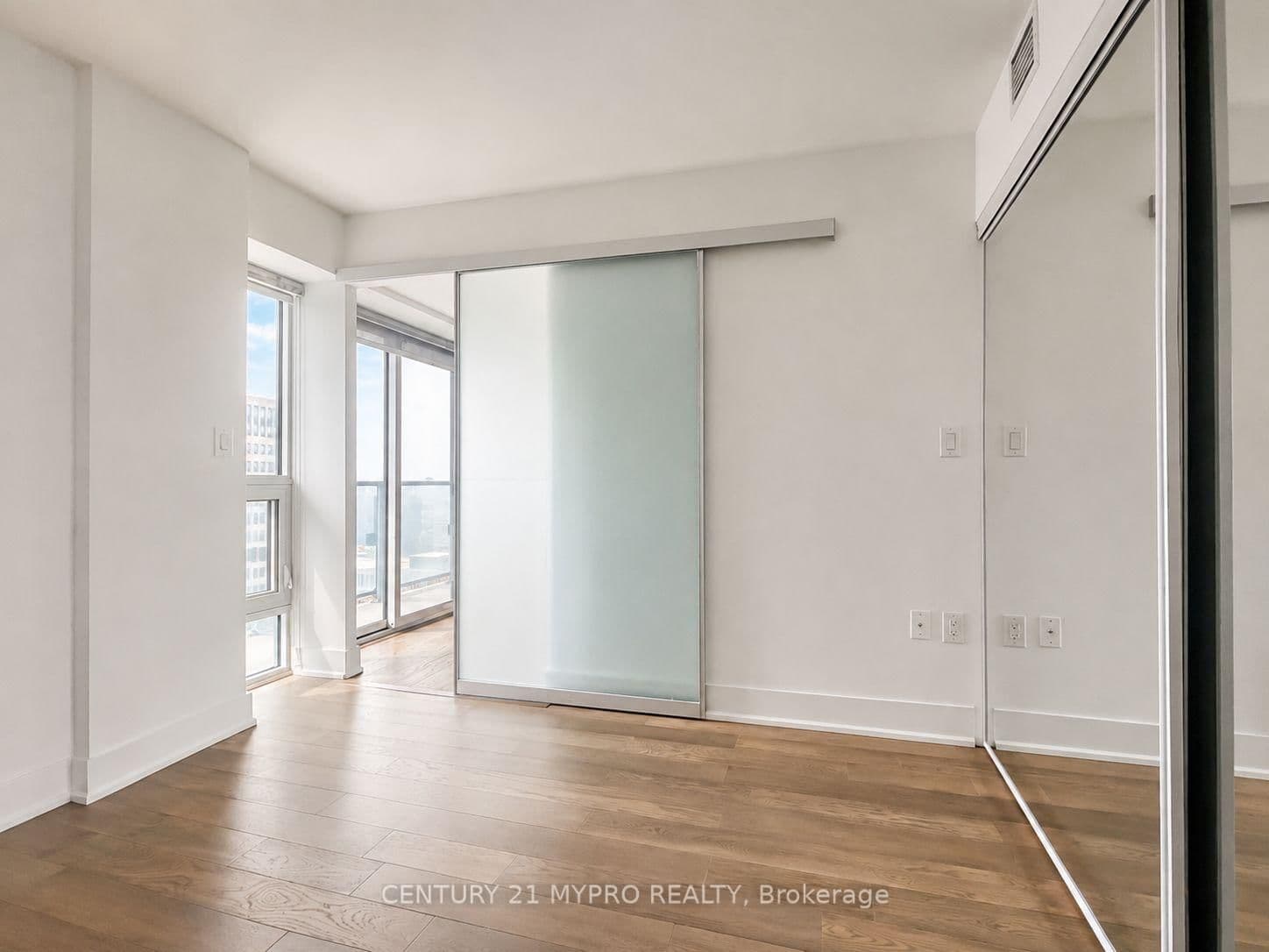 955 Bay Street, Unit 2707 thumbnail 11
