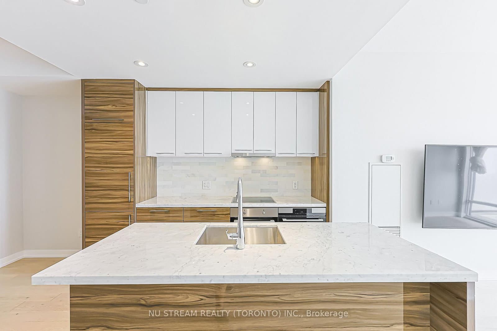 488 University Avenue, Unit 4608 thumbnail 17