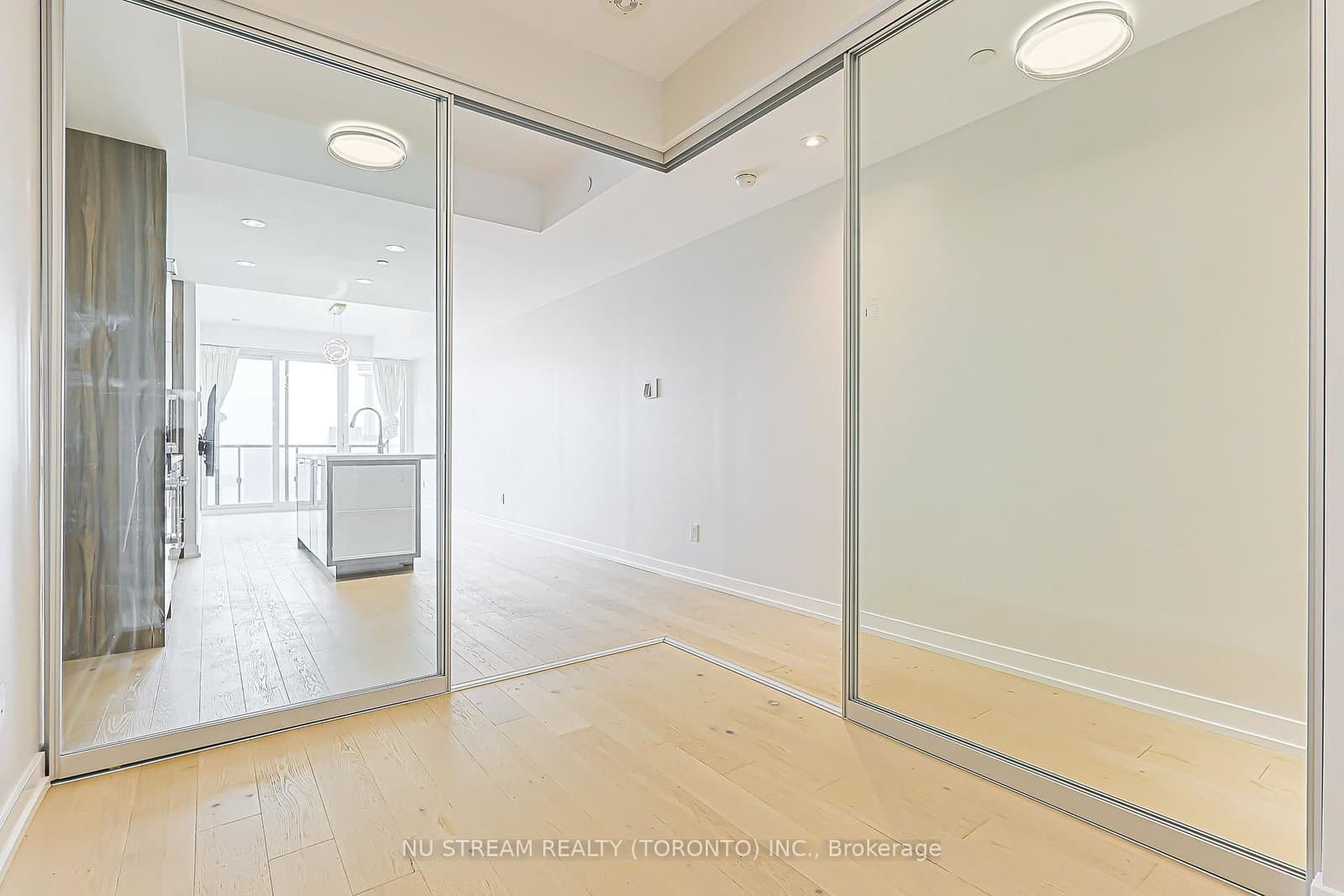 488 University Avenue, Unit 4608 thumbnail 45