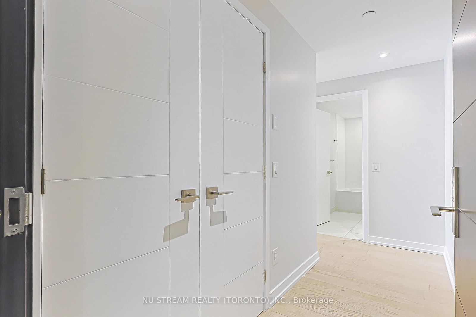 488 University Avenue, Unit 4608 thumbnail 9