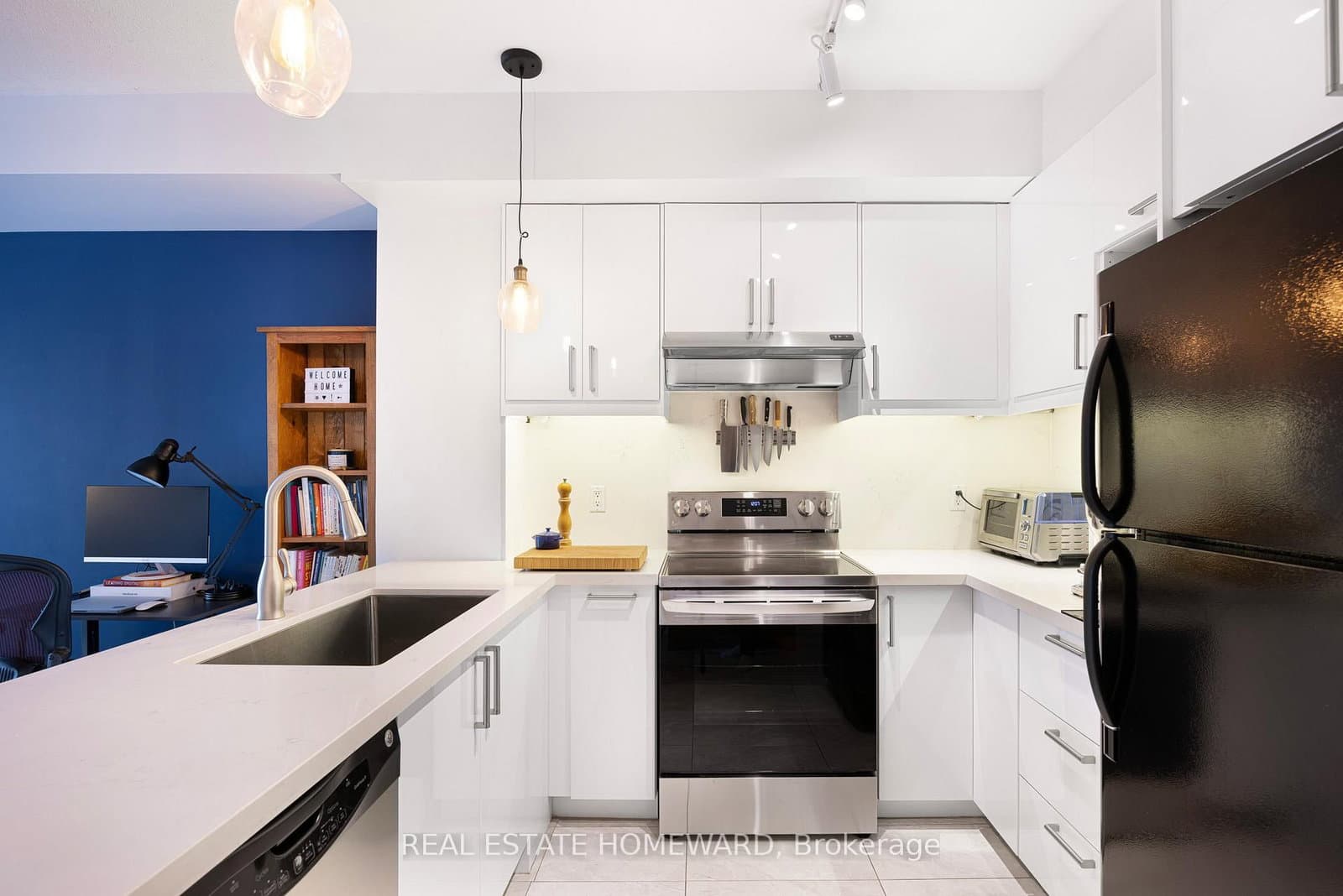 168 King Street E, Unit 913 thumbnail 10