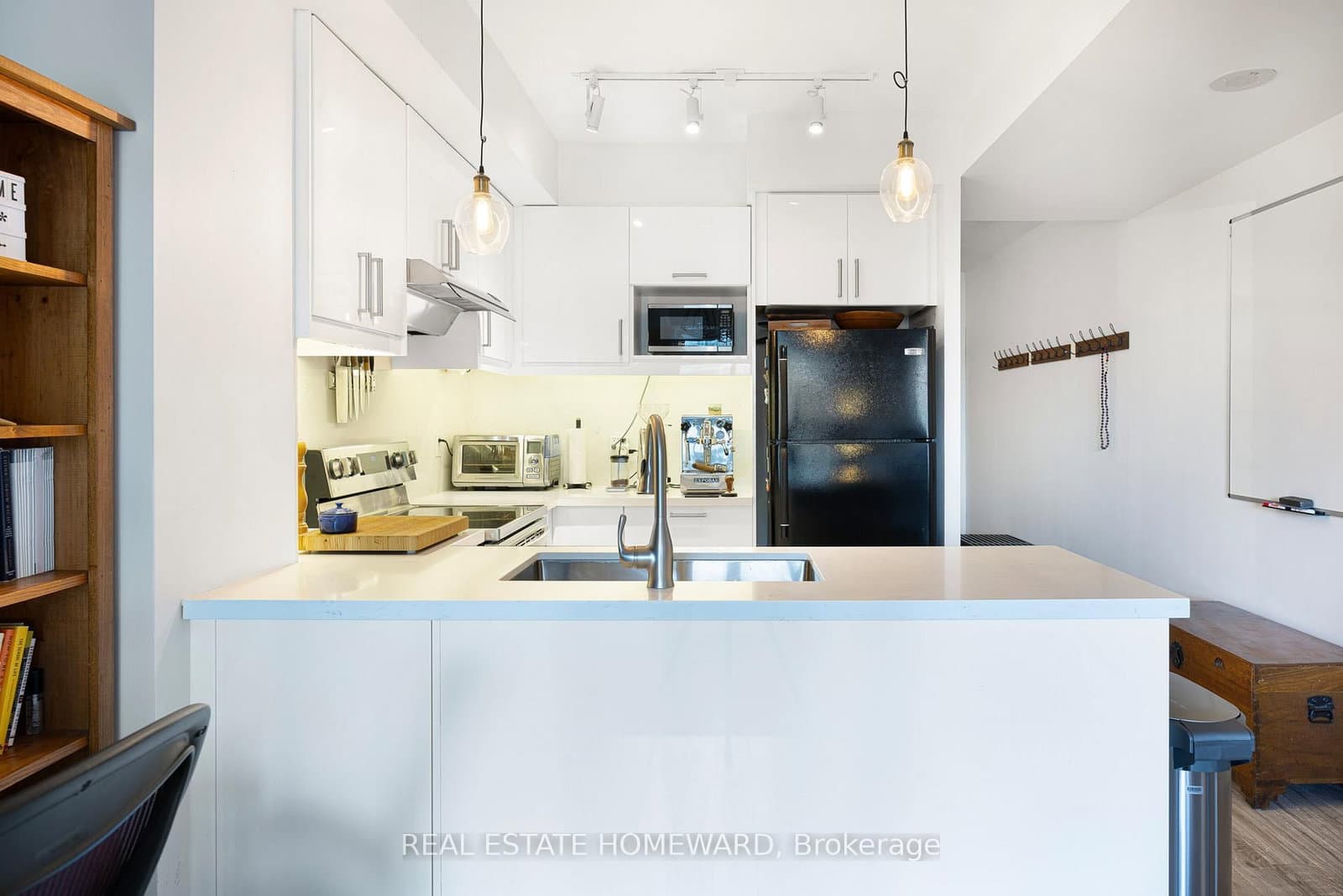 168 King Street E, Unit 913 thumbnail 11