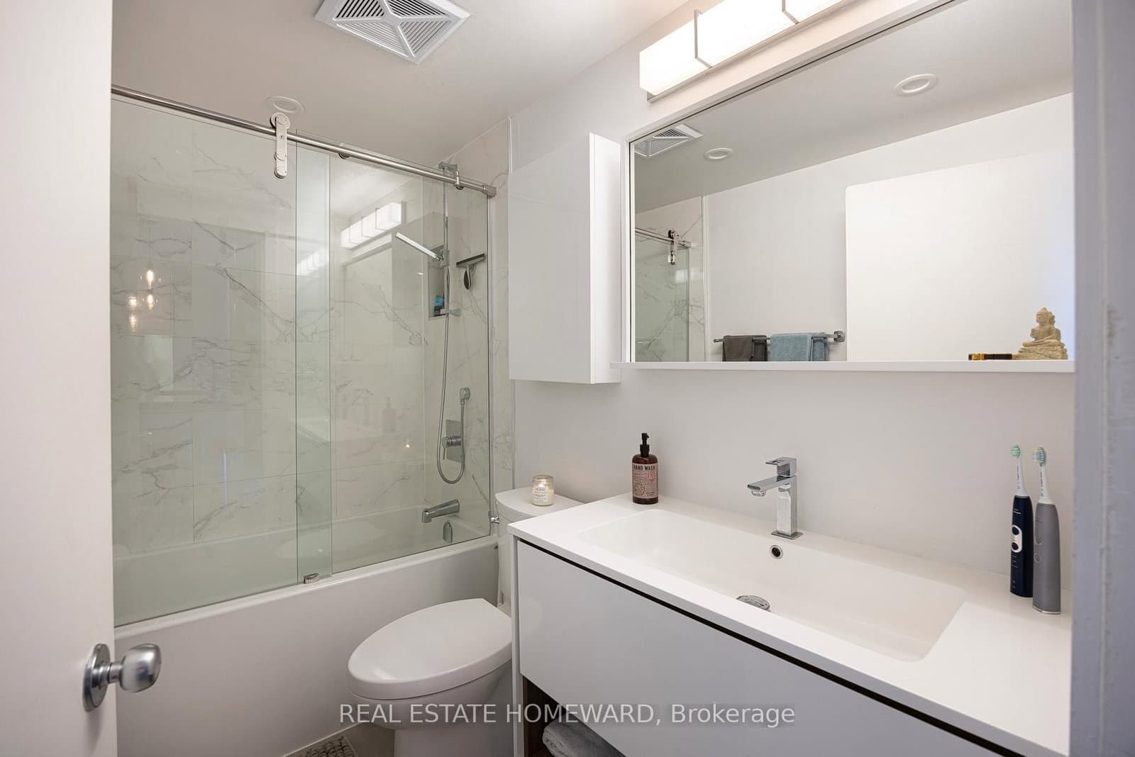 168 King Street E, Unit 913 thumbnail 16